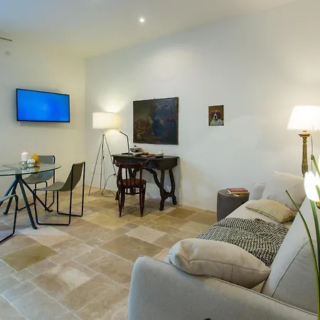 Rosa Apartment
